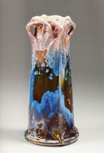Guimard. Vase « de Cerny » en grès. Manufacture de Sèvres. Haut. 27,5 cm. Collection Zehil.