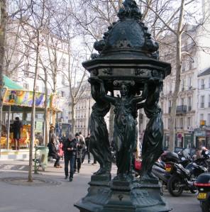 Fontaine Wallace, place des Abbesses