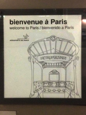 Pancarte d’accueil à l'aéroport de Roissy (Paris)